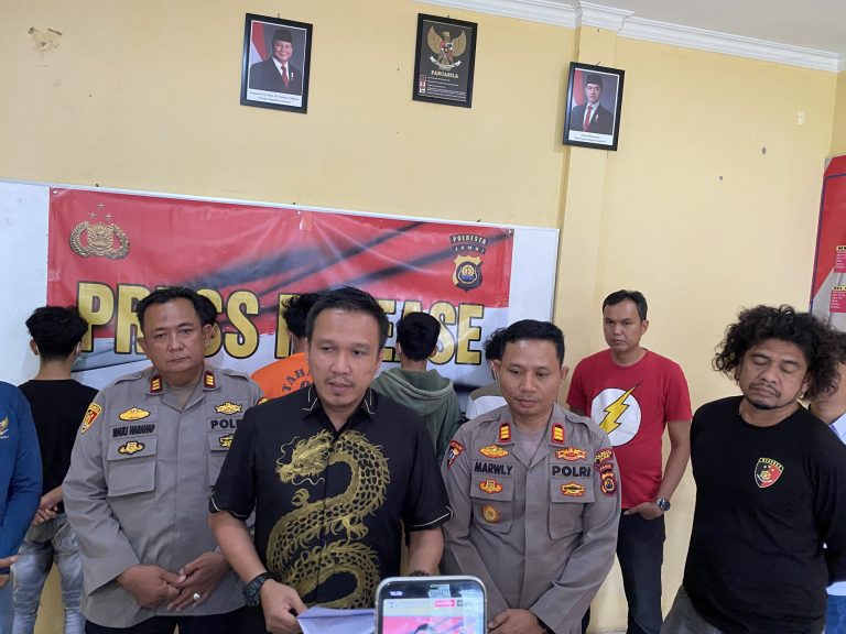 Gara-gara Perang Sarung, Anggota Geng Motor Ngamuk Bawa Sajam Hingga Lempari Masjid